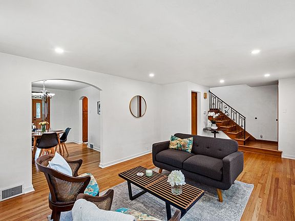 4th image of 425 8th St