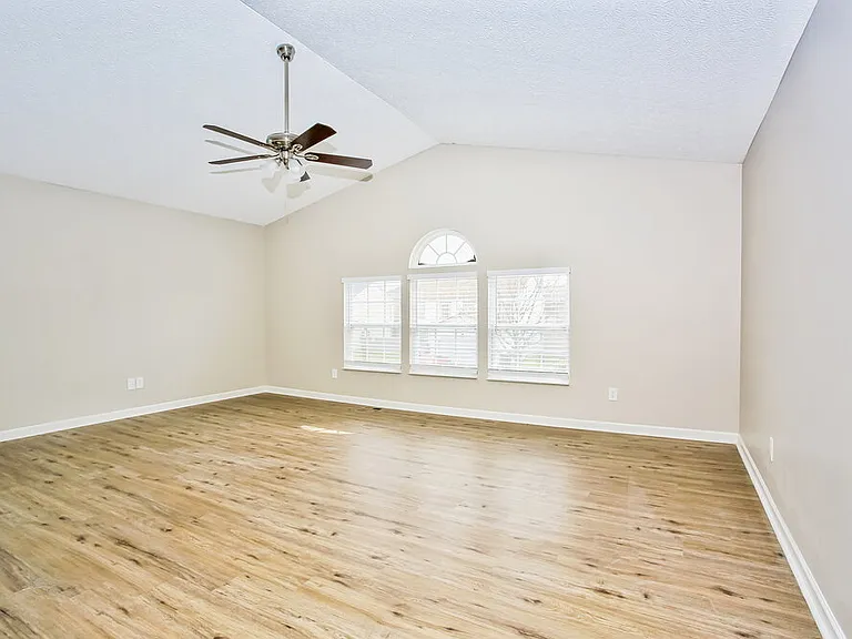 6322 Bellinger Dr — Photo 13