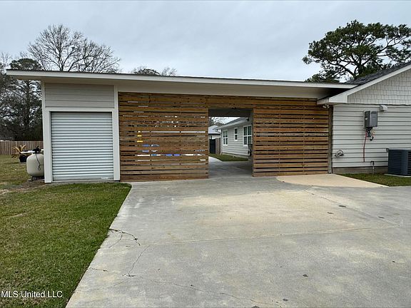 4th image of 4488 Kendall Cir