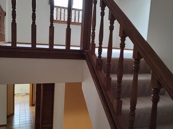 4th image of 924 Rockhurst Dr