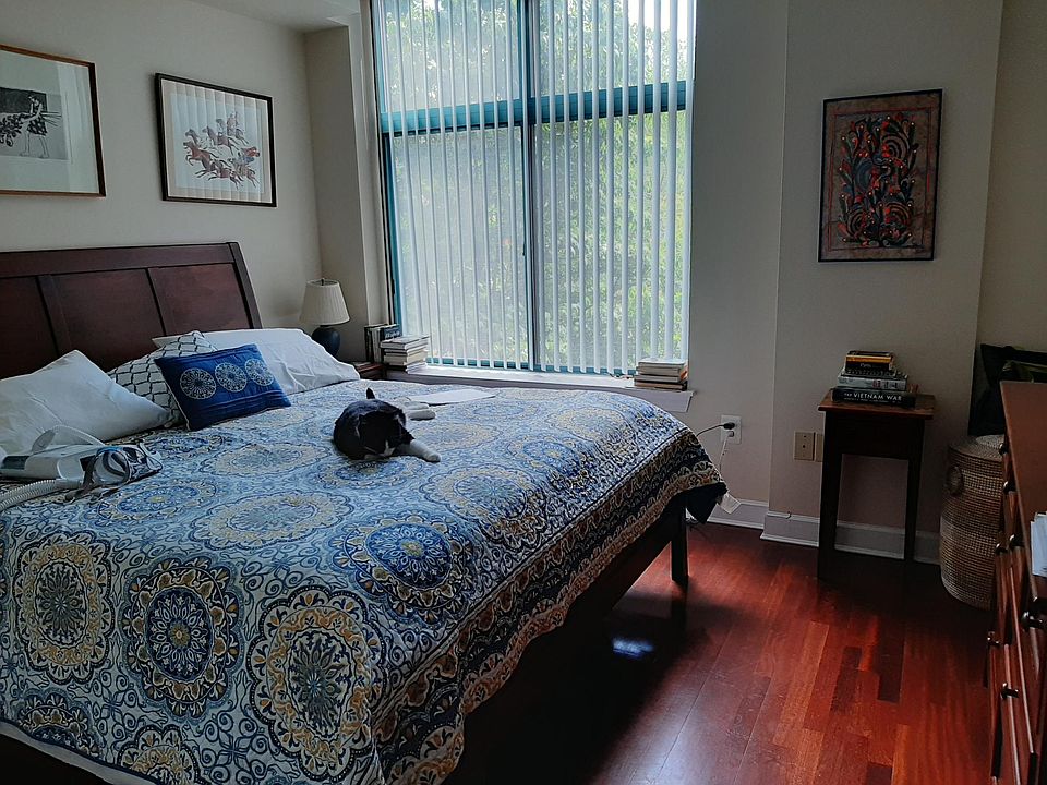 2nd image of 502 W Broad St APT 312