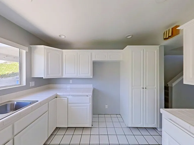 617 E Avenida San Juan — Photo 9