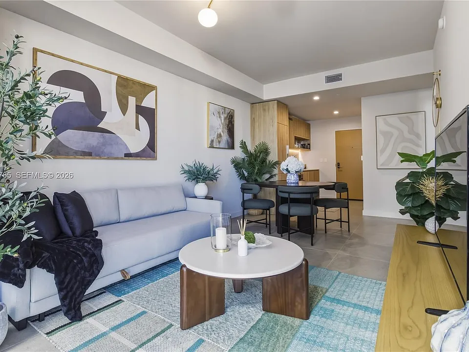 11 NE 6th St #1513