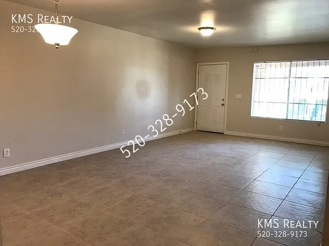 3 Bedroom 2 Bath Duplex - Owner/Agent — Photo 3