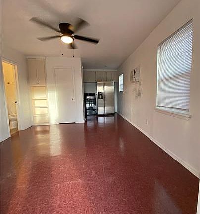 2nd image of 302 W Valley Rd APT 3