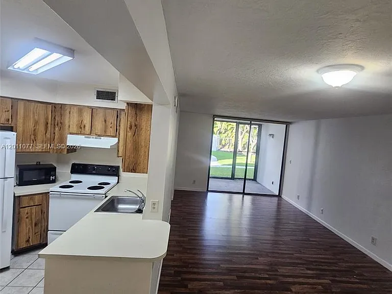211 Lake Pointe Dr #108 — Photo 29