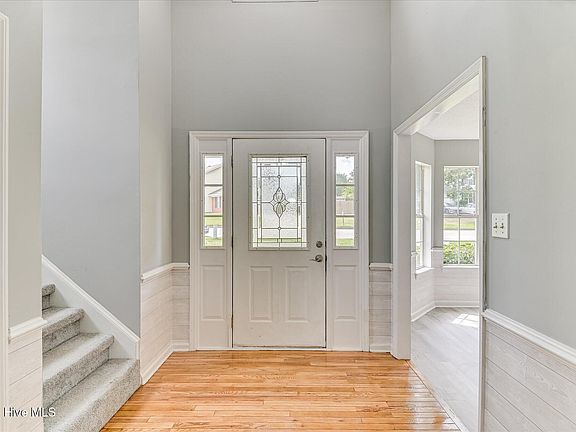 4th image of 245 Amelia Drive W