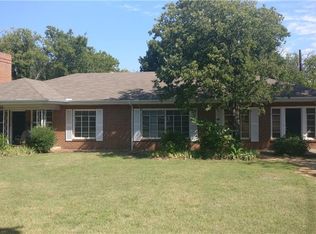 1910 W Oak St, Denton, TX 76201