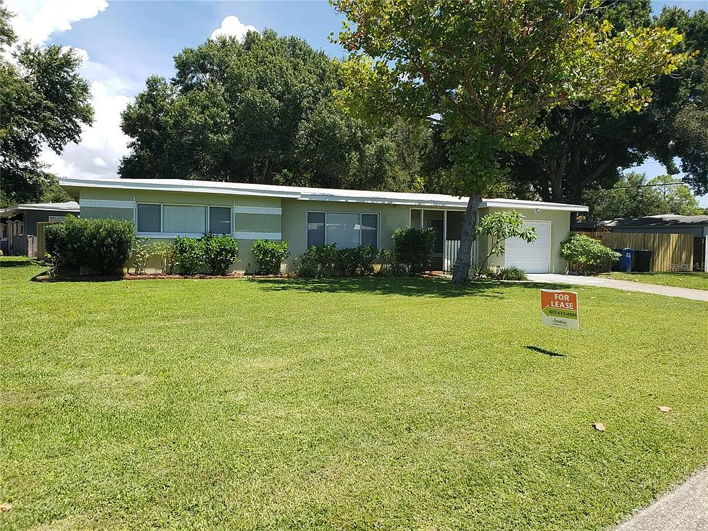 2 bed, 1.0 bath, 1072 sqft, $2,100 — Photo 2
