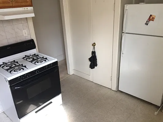 Rented by Metroline Realty | media 18