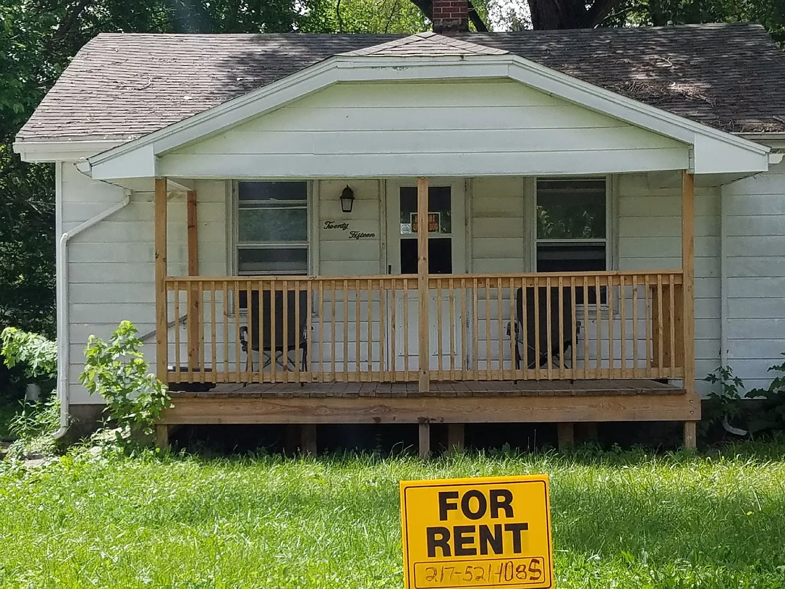 2015 E Lawrence St photo 1