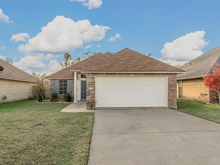 3303 Grand Lake Dr — Photo 2