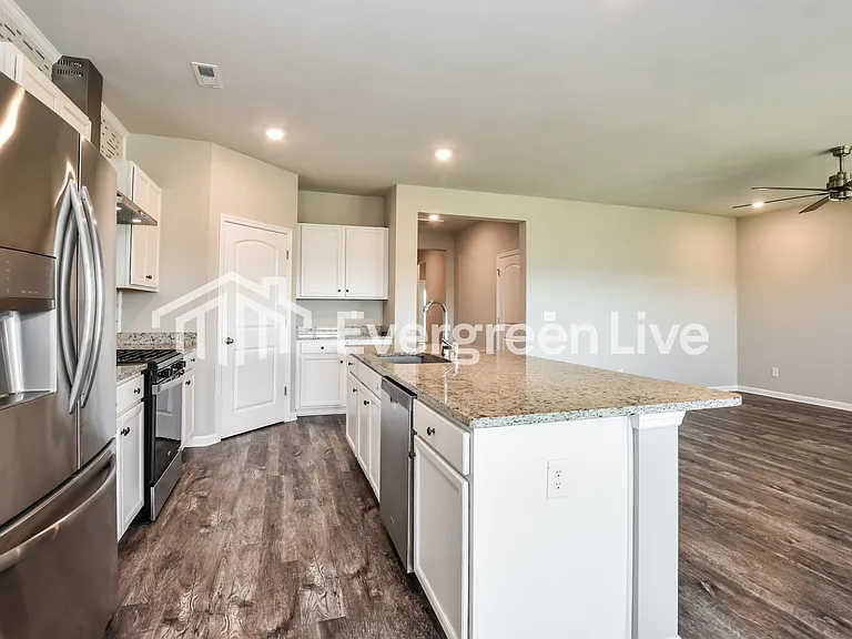 127 Rolling Green Dr — Photo 7