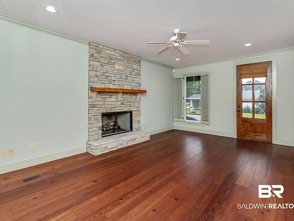 5th image of 4 Rose Ave