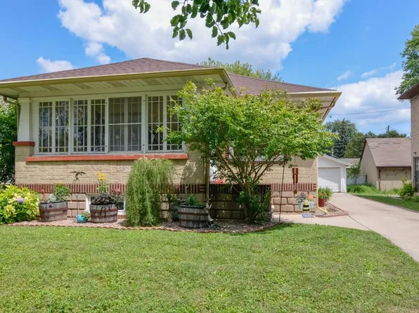 1066 Elmore St, Green Bay, WI 54303