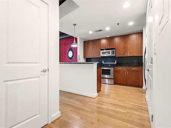 3rd image of 250 Pharr Rd #1507