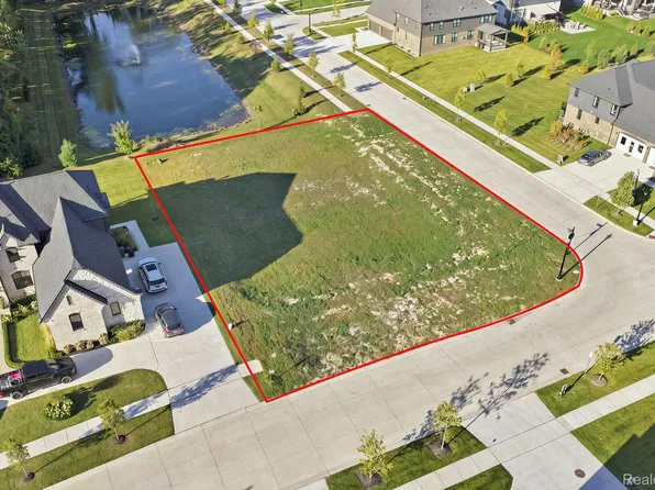 11807 Encore Dr, Utica, MI 48315