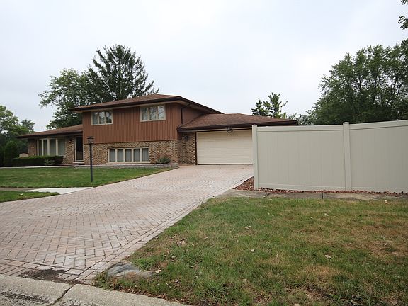 2nd image of 10659 S Lori Ln