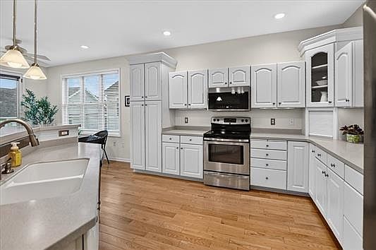 4th image of 605 Samuel Dr