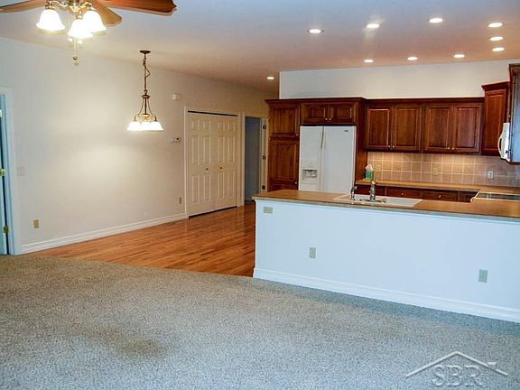 4th image of 102 Deercreek Dr
