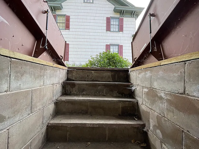 112 E Broadway #A — Photo 16