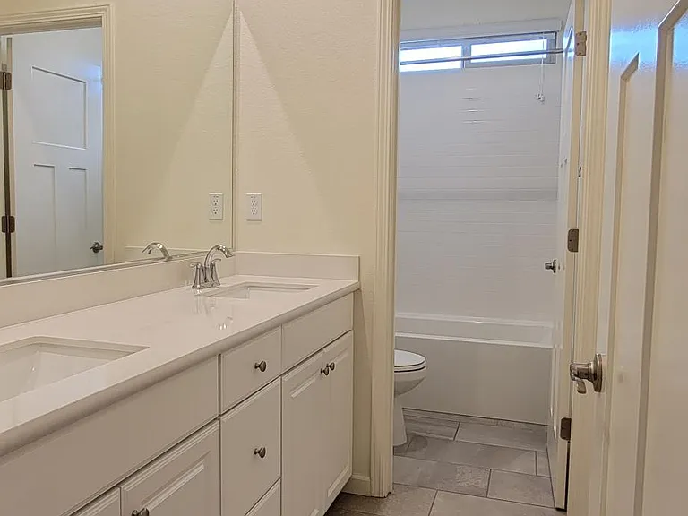 8013 Avanti Dr — Photo 44