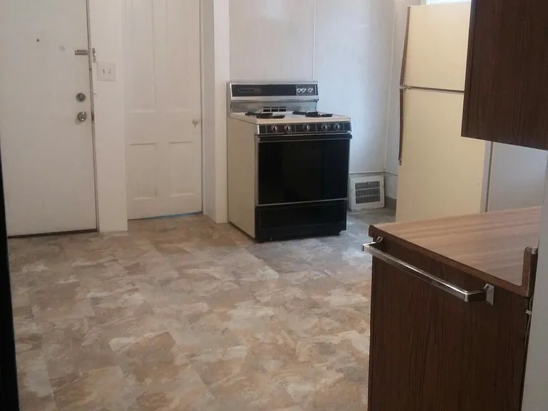 1951 E 123rd St #4 — Photo 1