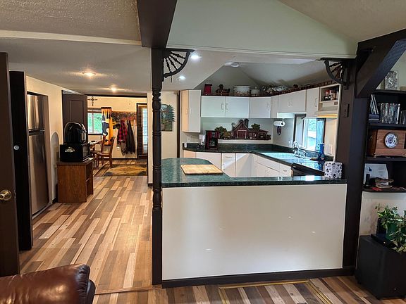 2nd image of 924 Garnavillo Ave