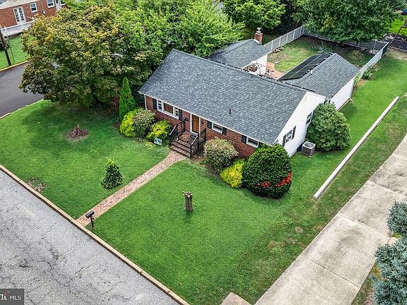 3rd image of 207 Harmony Rd