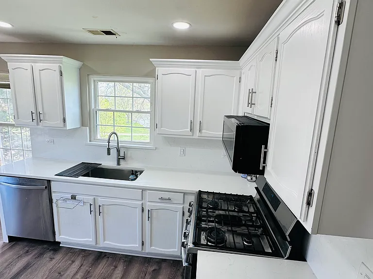 202 E Fabish Dr — Photo 8