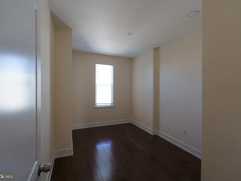 1926 S Lambert St — Photo 14