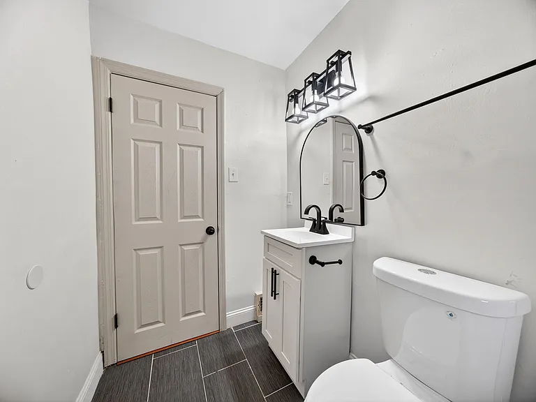 8033 Busiek Ave — Photo 20