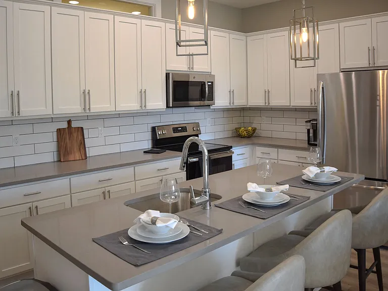 Cedar Valley Luxury Apartments — Photo 10