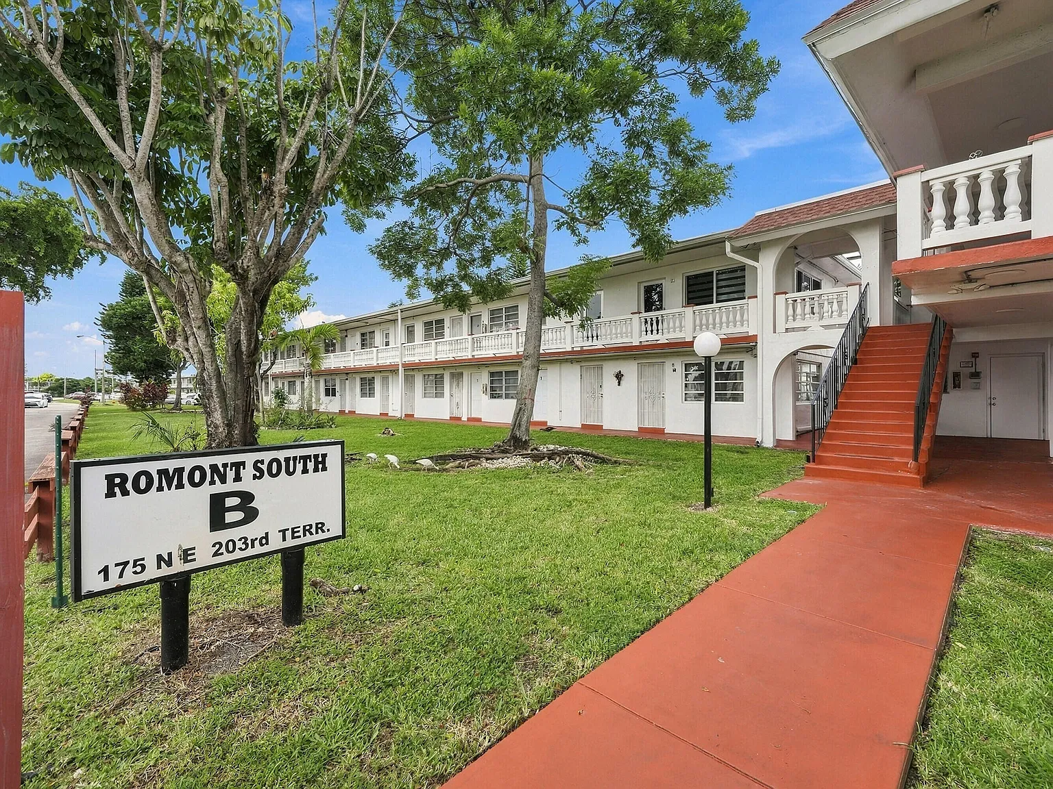 Ro-Mont South Condo B — Photo 3