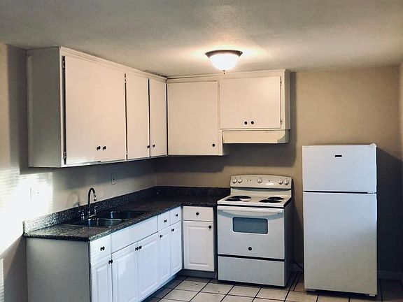 2nd image of 1737 Bonnie Brae Ave APT C