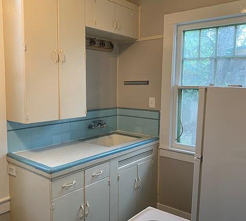 4th image of 323 Adams St APT 3