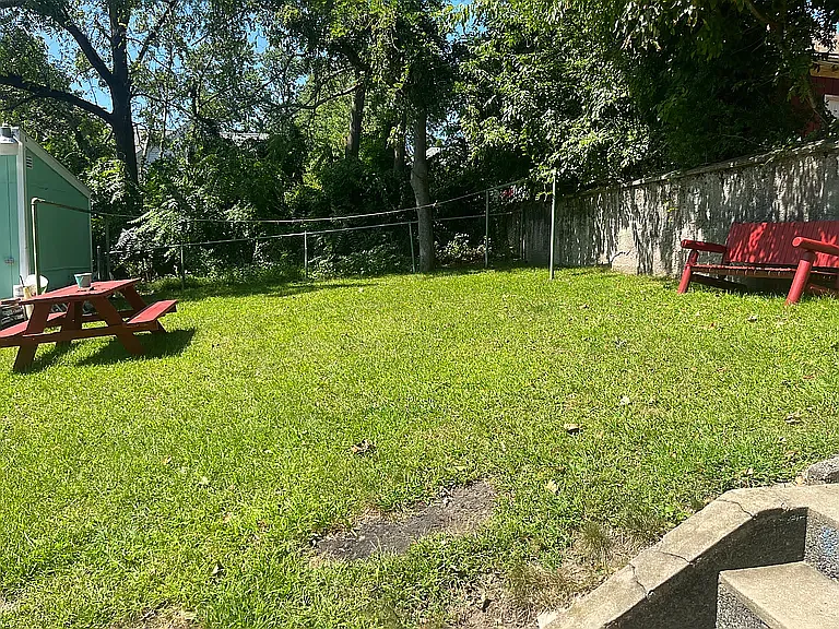 83 California Ave #2R — Photo 3