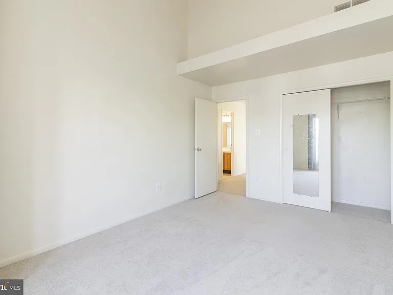 1004 Barbaras Ct — Photo 18