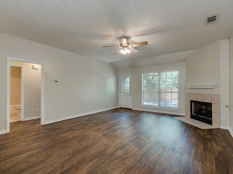 2404 Jaguar Ct — Photo 6