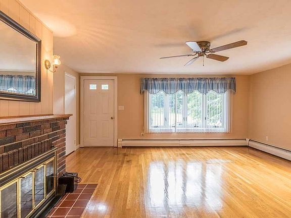 3rd image of 62 Smith St