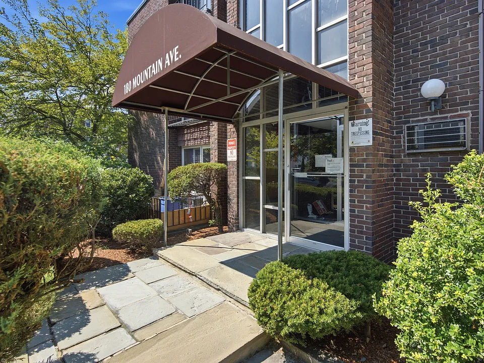 180 Mountain Ave #12