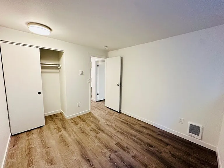 11211 NE 68th Street — Photo 13