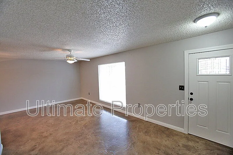2 bed, 2.0 bath, 1299 sqft, $1,595 — Photo 2
