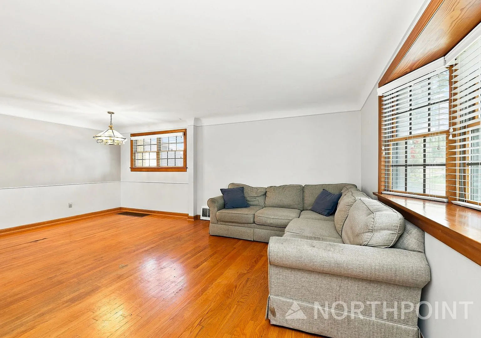 3-Bedroom, 2 Bath Single Family for Rent in Cincinnati, OH | Attached Garage & Nice Large yard — Photo 2