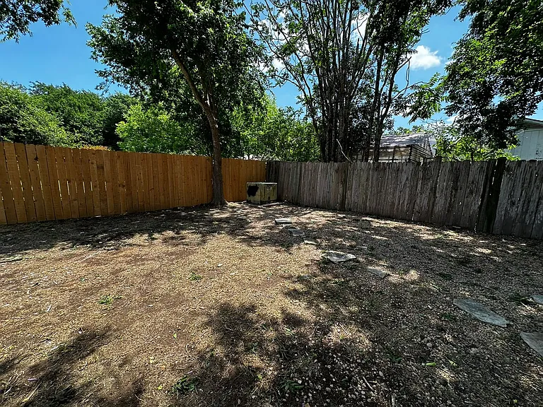 12207 Shropshire Blvd — Photo 17