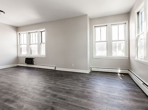 2nd image of 4948 W Drummond Pl