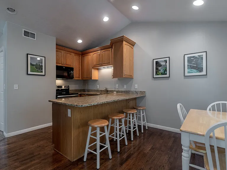 935 N University Ave #16 — Photo 22