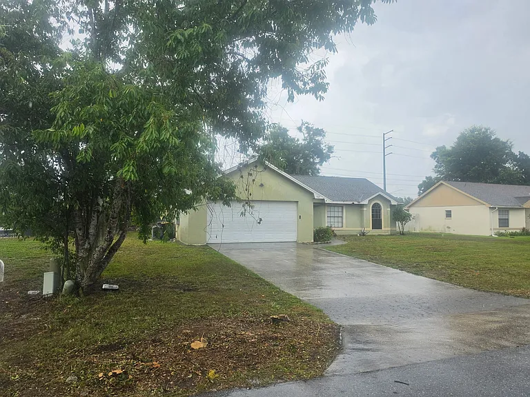 160 Loma Bonita Dr — Photo 2