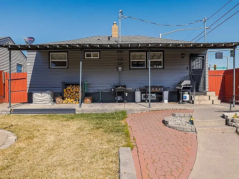 1308 E Indiana Ave — Photo 6