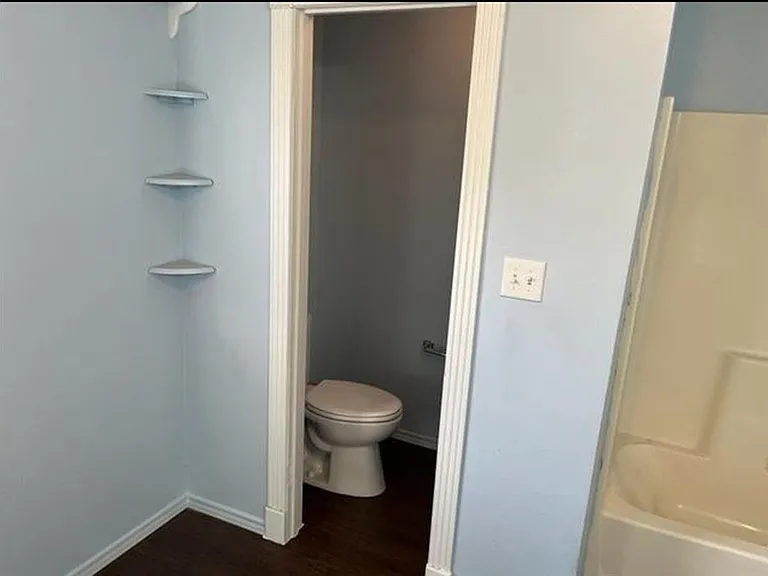 411 Cooke St — Photo 12